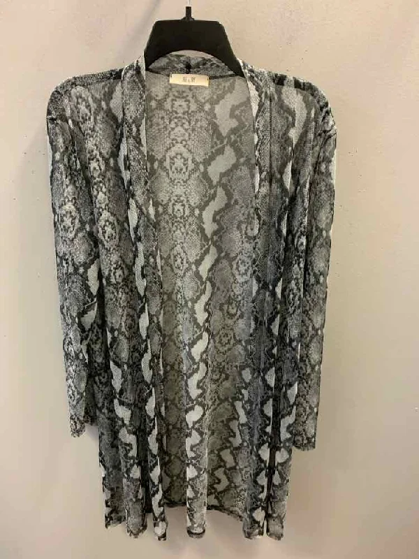 JADE & JANE Tops Size M Gray SNAKE PRINT LONG SLEEVES TOP