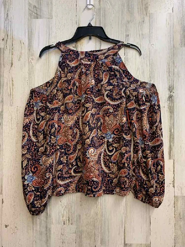 NWT BAND OF GYPSIES Tops Size S NAVY/CLAY/BLU Paisley COLD SHOULDERS TOP