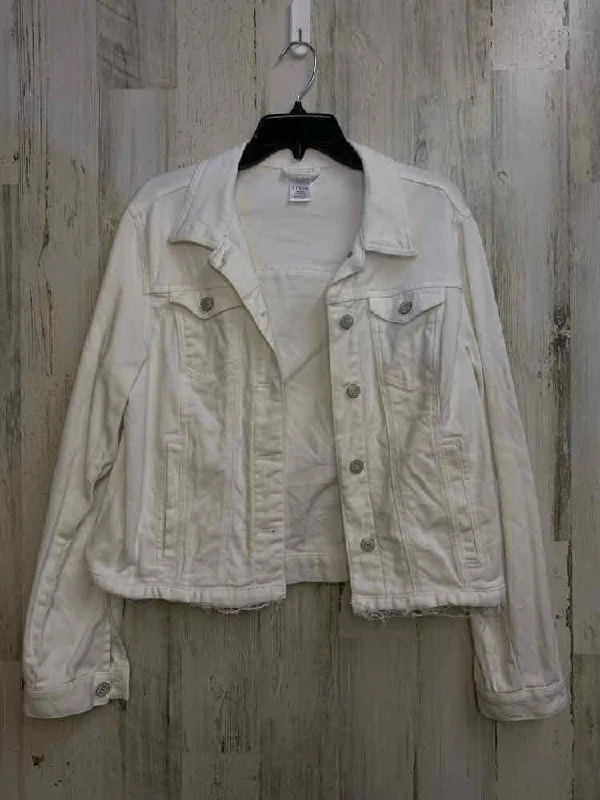 PRE-OWNED TIME AND TRU Tops Size L White LONG SLEEVES TOP/JEAN JACKET